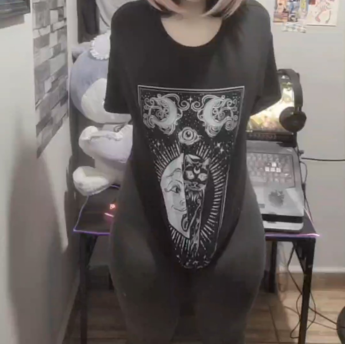 Ivooyiz's tweet photo. Estsba viendo videos mios del año pasado y me di cuenta que me puse mas grueso de la nada, no es una gran diferencia pero se nota

#femboy #fembot https://t.co/8BfE8YwgjF