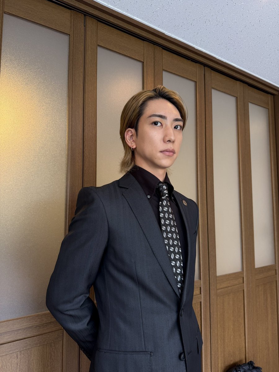 __ta1ga's tweet photo. ああああああ😭見たかったオフショ😭ありがとうございます😭
裏社会の人間なのに品の良さを隠しきれてない感じがまた…😭 https://t.co/UYc5L1z68v