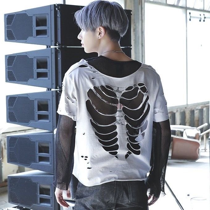 bumgeut's tweet photo. these iconic lovesong shirts https://t.co/nFXUgyGdLb