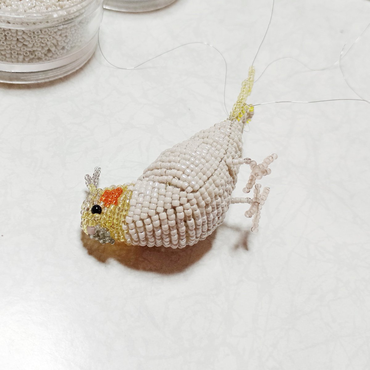 beaded_bird's tweet photo. 尾羽まで来ました。
#オカメインコシナモンパール #オカメインコ #ハンドメイド https://t.co/QrbimTr8Ax