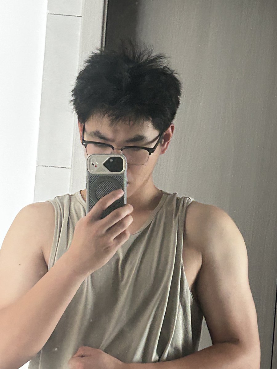 Rubwsj's tweet photo. 有点肩膀嘛 https://t.co/jrEYhjI8Tl