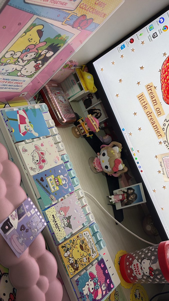 nicyyle's tweet photo. Oiii!! Troco/vendo cards de Hello Kitty and Friends - Fun Together! 
Sou de SP 
RT plsss <3, quero comprar mais cartas e ir trocando/vendendo as repetidas :) https://t.co/nYOHdnc0Su