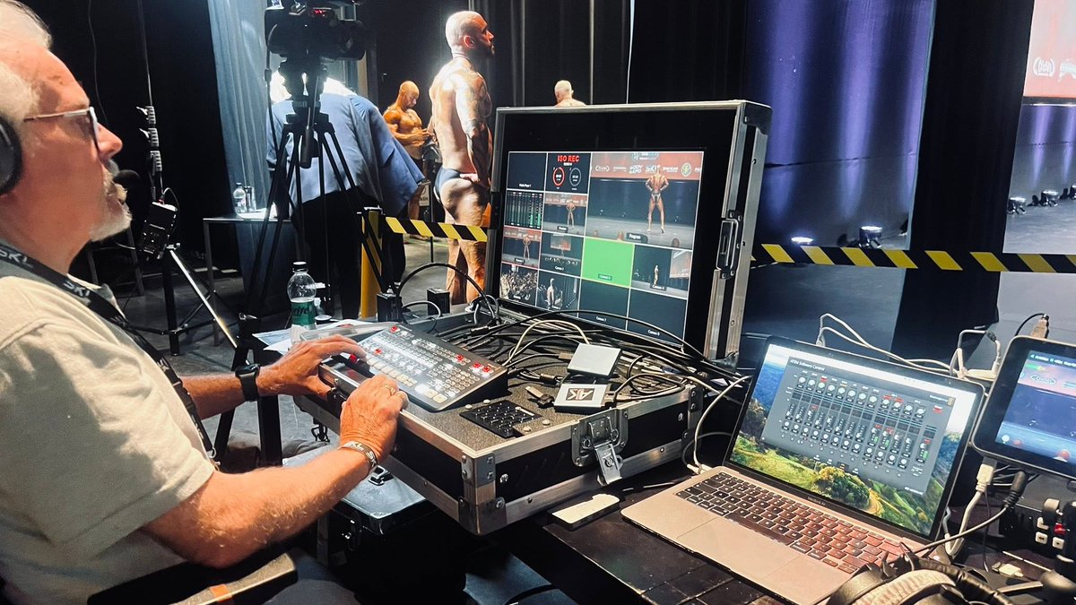 YoloLivTech's tweet photo. 𝟏𝟎 𝐡𝐨𝐮𝐫𝐬. 𝟒 𝐛𝐨𝐧𝐝𝐞𝐝 𝐜𝐨𝐧𝐧𝐞𝐜𝐭𝐢𝐨𝐧𝐬. 𝐙𝐞𝐫𝐨 𝐞𝐫𝐫𝐨𝐫𝐬.

That's YoloBox Ultra running the National Bodybuilding Championships as the main streaming unit.

Cr: Ari Sakari

#YoloLiv #YoloBox #NetworkBonding #bodybuildingcompetition #YoloBoxUltra https://t.co/jxCiLE7fx3