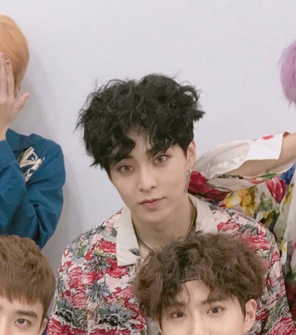 WHEE____'s tweet photo. we didn’t thank xiumin enough for this serve https://t.co/TxzZtfWJkt