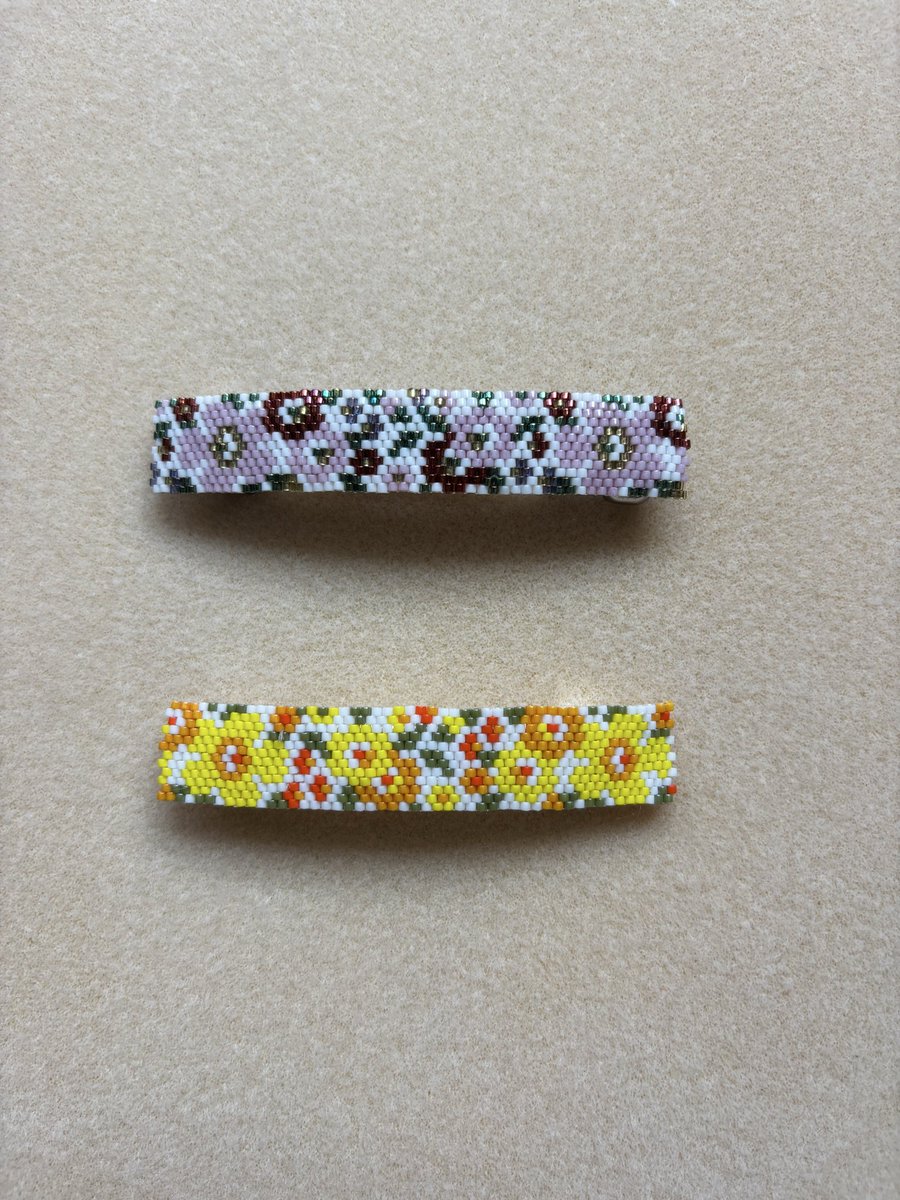 daisy8bule's tweet photo. だいぶ久しぶりになってしまいましたが、バレッタとブレスレット、お揃いのイアリングをひふみ杏さんに納品してきました！
ブレスレットはつけ外ししやすいようにマグネット式ですが、落下防止用にチェーンでつないであります👍 https://t.co/feiL8wkDB5