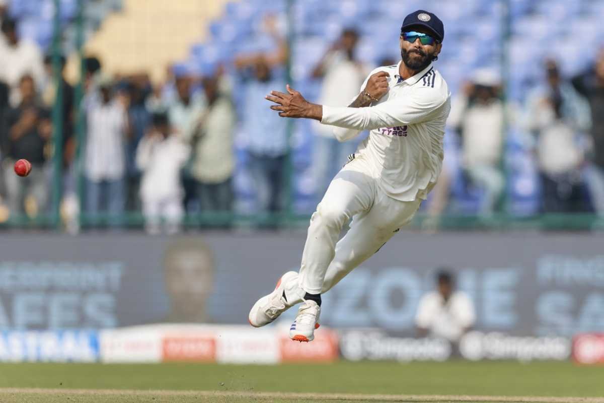 CricCrazyJohns's tweet photo. RAVINDRA JADEJA IS BACK 😍

- He has been included in the Test series vs Sri Lanka, The MVP in longer format.

He is currently on 89 Tests, hoping he completes the dream of 100 Tests. https://t.co/BpvOYjtFxB
