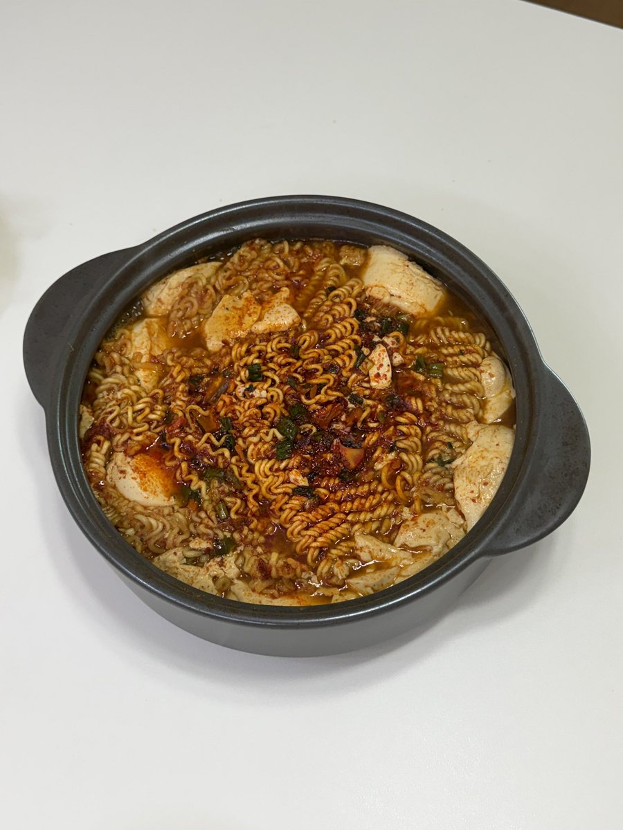 imsxso's tweet photo. 점심으로
순두부 열라면 끓여먹어봄 🥄 https://t.co/BlWZYwZBD4