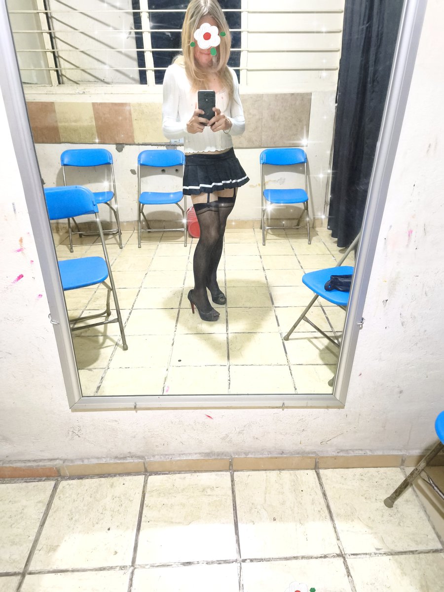 MichFemboy_00's tweet photo. Fui a estrenar el sabadito mi lindo outfit a @CLUBMARGOT1 🥰
Que super evento del sábado y valla bailadas que me dieron jijiji 🤭 
Te gusta mi outfit? 🥺
#femboy #femboydress https://t.co/JxA2Ve4aC3