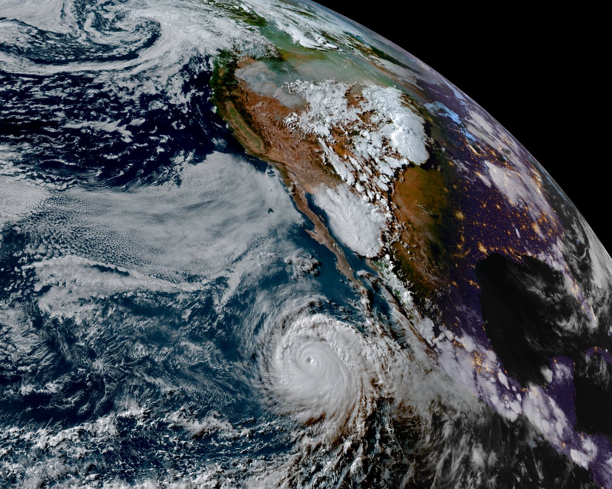 weatherdak's tweet photo. A major hurricane in the Eastern Pacific while smoke smothers the Pacific Northwest. https://t.co/4xAA7dDTsI