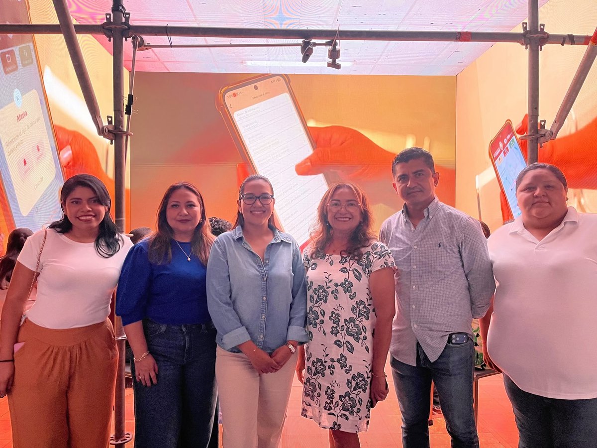 Martha_ArjonaMX's tweet photo. Esta tarde acompañé a nuestra gobernadora, @LaydaSansores, en la inauguración del Cubo Informativo, donde se podrá conocer las acciones y resultados del 5.º Informe de Gobierno.  

También me acompañó personal del @InifeecCamp 

#Layda5toInforme https://t.co/R4iAQfdSCc