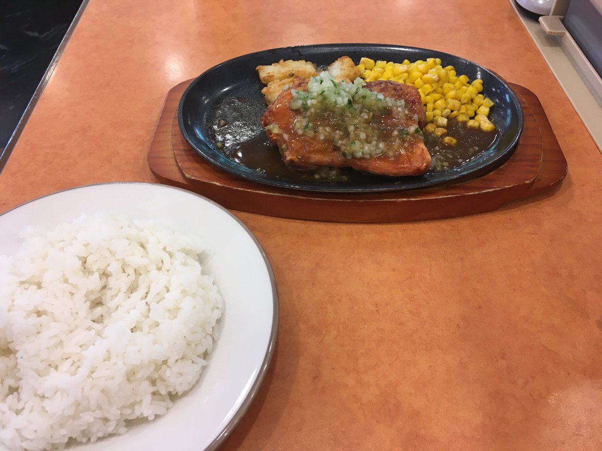 Musa3060's tweet photo. 本日の昼食はサイゼリヤです。
いただきます🙏 https://t.co/Yl1FOqkwLm