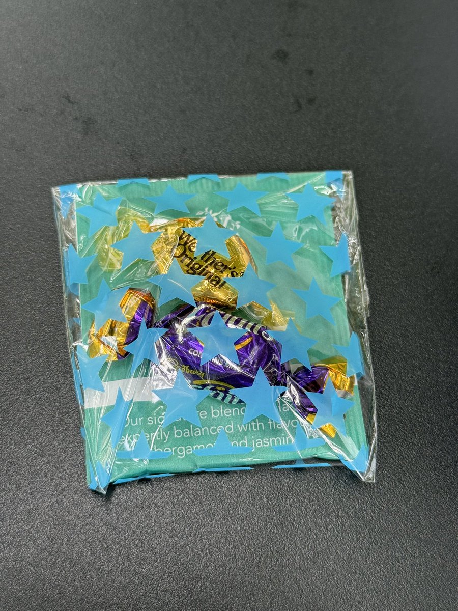 kshtyu's tweet photo. ffさんも久しぶりすぎて声掛けたらうれしい
🇬🇧からお茶とお菓子渡せたいです！！ https://t.co/rOAIAfd85y