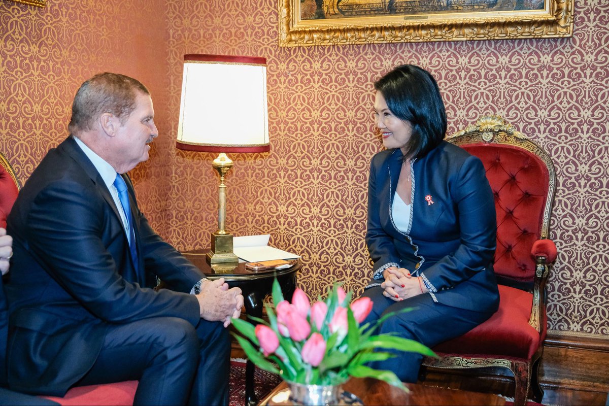 ope_peru's tweet photo. La presidenta electa, Keiko Fujimori, sostuvo una reunión con el primer ministro de Aruba y representante del Reino de los Países Bajos, Mike Eman. https://t.co/Q9sEwCKImB