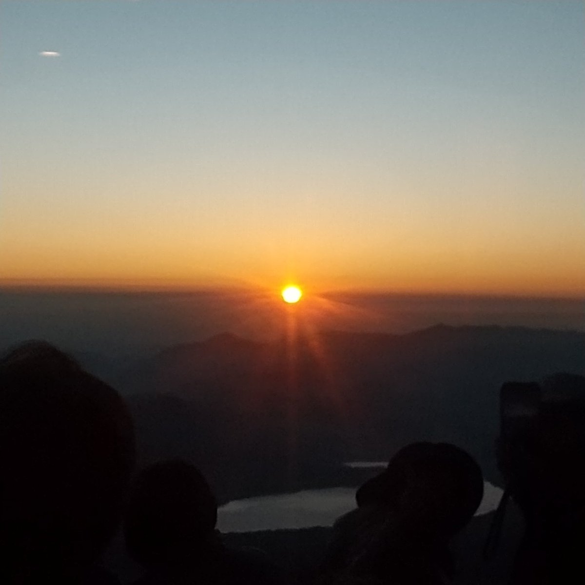 MinifyK's tweet photo. 去年の今日は富士山頂にいたんだよなあ。
お鉢めぐりしときゃ良かったと今となっては思うけど、絶対に無理しないと決めて始めた趣味なので、あの時あの場での決断に勝るものはないとも思うし。
富士宮側からもう一度…もちょっと考えたけど、やはり｢無理｣になりそうで😅 https://t.co/FmSHjKzPkG