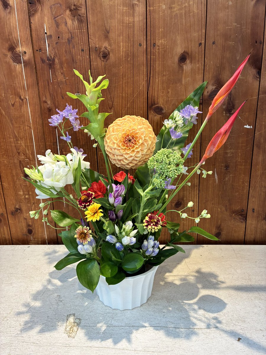 本日のフラワーアレンジメント🌺