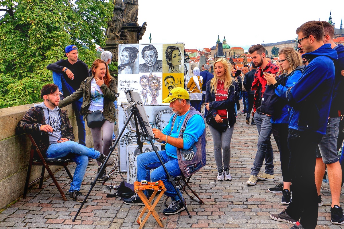 PMalan23086's tweet photo. Step into a vibrant pop-up art studio! Watch local artists turn blank canvases into lively masterpieces right in front of you. Grab a free brush and paint a small piece to take home—art for everyone, no experience needed! https://t.co/hWU4w9qz3a
