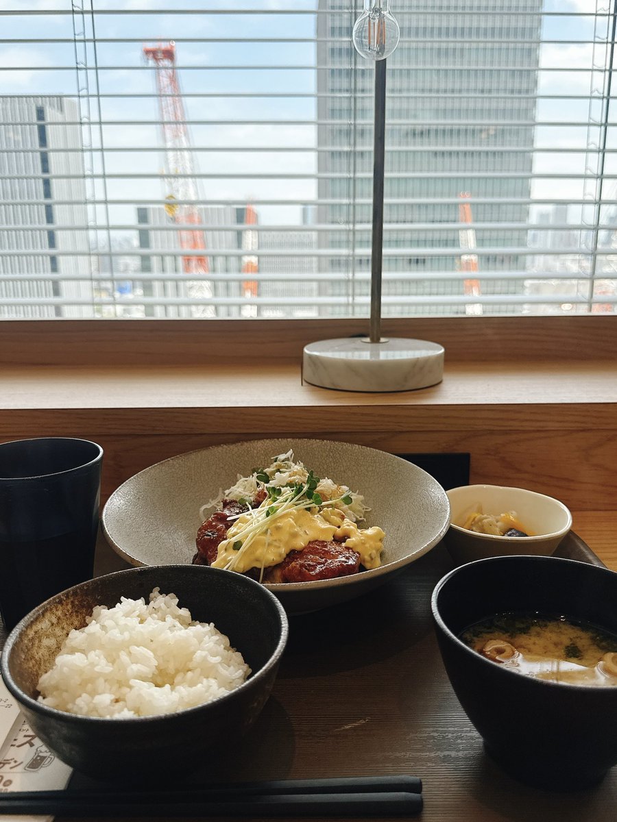 i_meeeeeeeeee's tweet photo. 今日はソロで社食ランチ🍽 https://t.co/S4IkjViJia