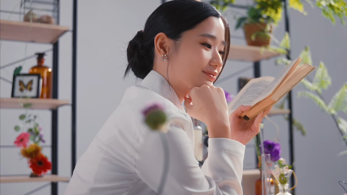 OneilyMusic's tweet photo. Tu Tontawan, the Thai actress and model, in the music video for TEN’s “If You Don’t Mean It.” https://t.co/5gWW2Qobk4