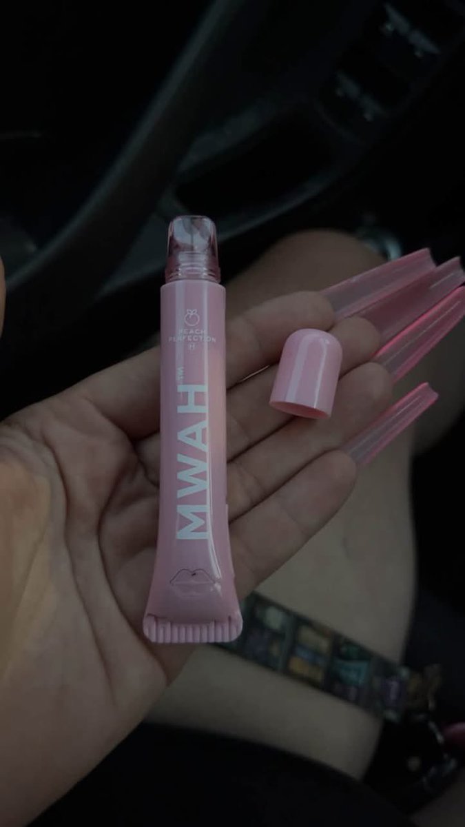 layxsnv's tweet photo. 🍃💨 new dab pen looks like a lip gloss 🍃💨 https://t.co/3vPlaHuz6l