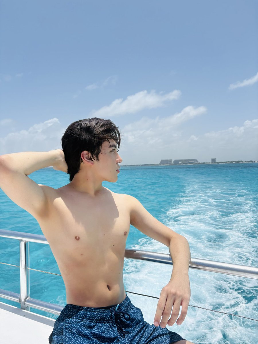 danhyun0's tweet photo. Tropical baby https://t.co/InqydAAFUO