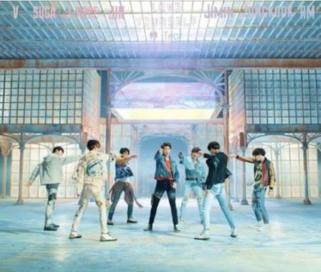 flower89089's tweet photo. @iHeartRadio I accidentally became ARMY  at 2am when I can't sleep, then I choose to🤣 I looked at YouTube, and accidentally watched a Bangtan fake love video that was shared by many people , from that moment I started 💜💜💜💜💜💜💜 https://t.co/yyHUjLYFDh