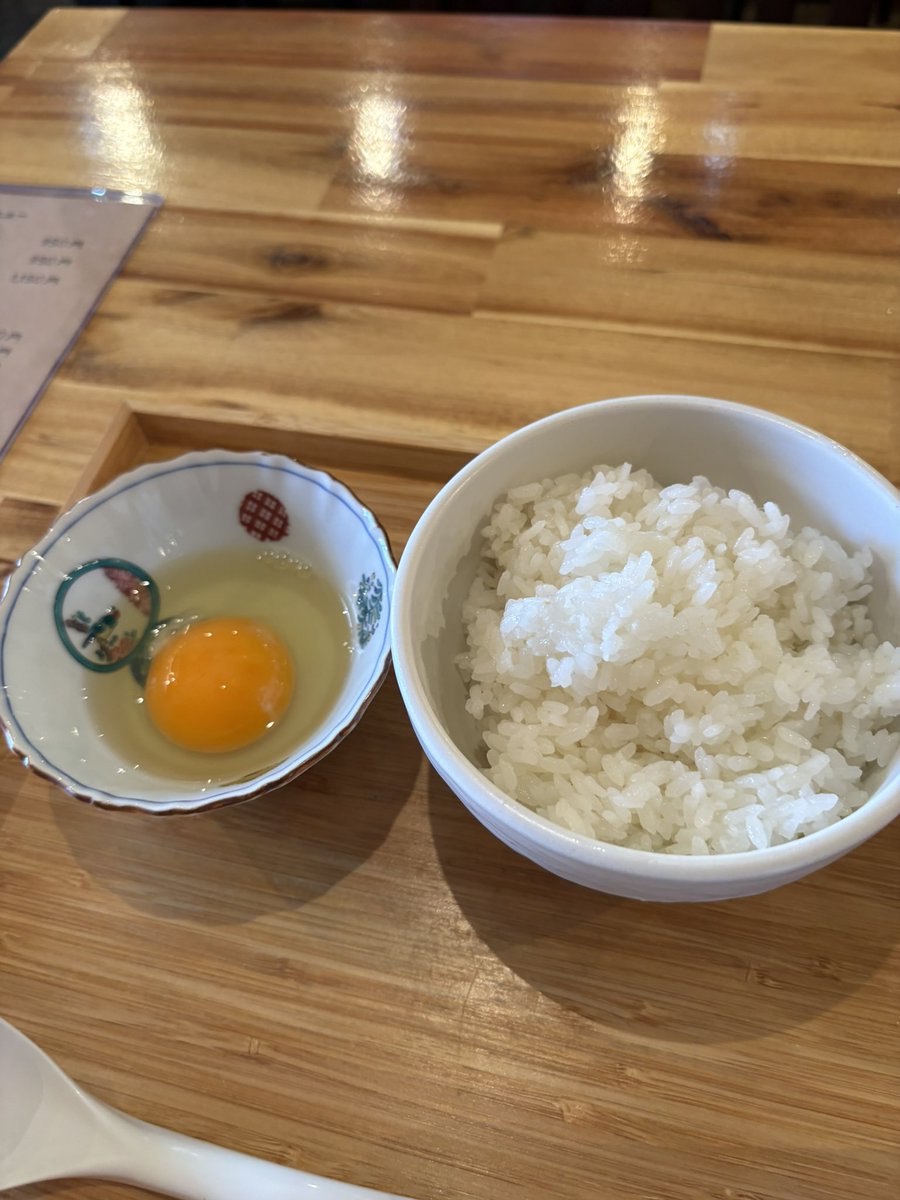 MateeeeLupin's tweet photo. #GOLDENGORILLA
#ゴールデンゴリラ 

日曜に逃したこちらに子供2人連れて🚗

ざる中華
背脂醤油ラーメン旨辛Red
TKG

ざる中華は暑い日にツルッといける感じで美味い😋背脂醤油旨辛は辛さが苦手な人には少し辛めかも。TKGに背脂醤油のスープかけて食べるとめちゃくちゃうまーーー🐴🐴 https://t.co/n3fbhUV2LJ