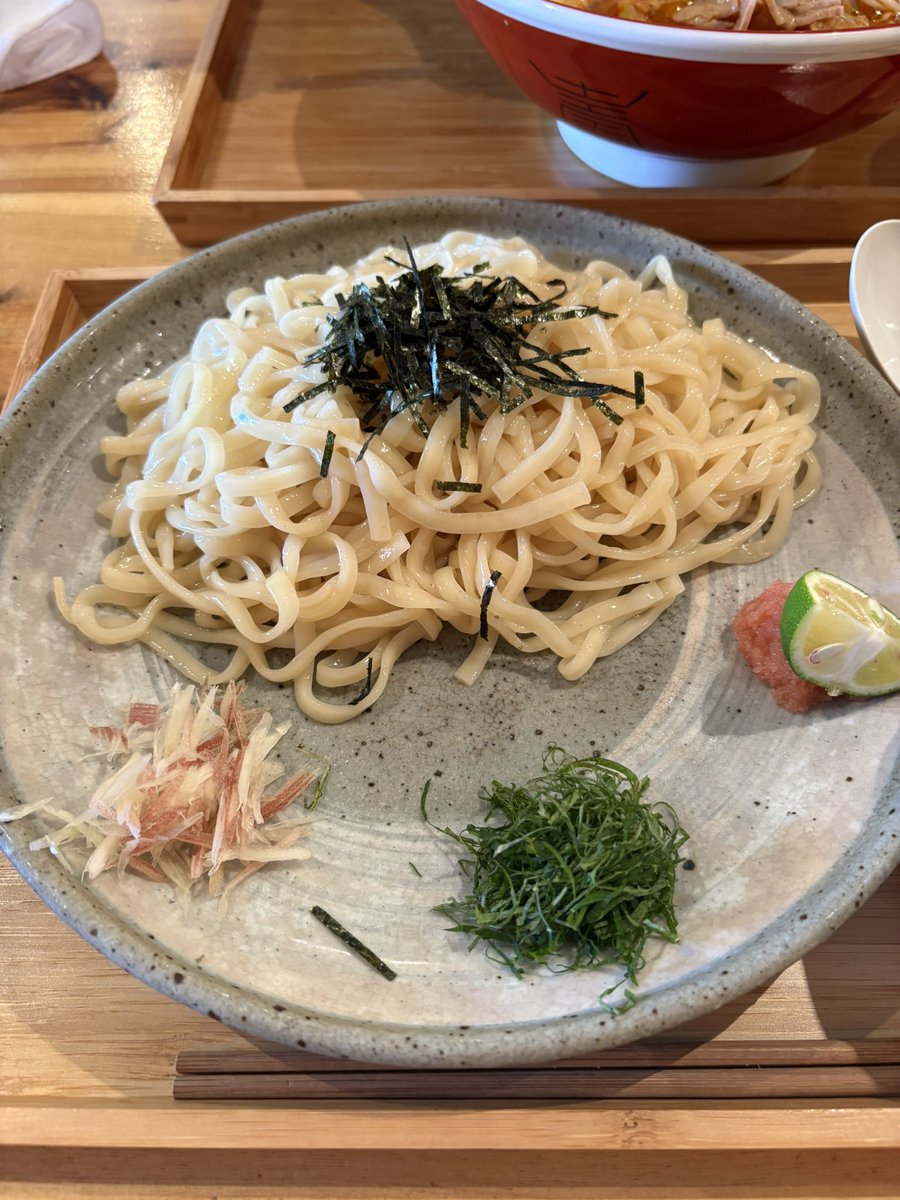 MateeeeLupin's tweet photo. #GOLDENGORILLA
#ゴールデンゴリラ 

日曜に逃したこちらに子供2人連れて🚗

ざる中華
背脂醤油ラーメン旨辛Red
TKG

ざる中華は暑い日にツルッといける感じで美味い😋背脂醤油旨辛は辛さが苦手な人には少し辛めかも。TKGに背脂醤油のスープかけて食べるとめちゃくちゃうまーーー🐴🐴 https://t.co/n3fbhUV2LJ
