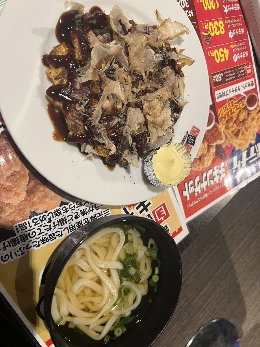 Jam04019895's tweet photo. 本日のランチは自空のお好み焼きとミニうどん！これで260円です https://t.co/aEpjyp0a39