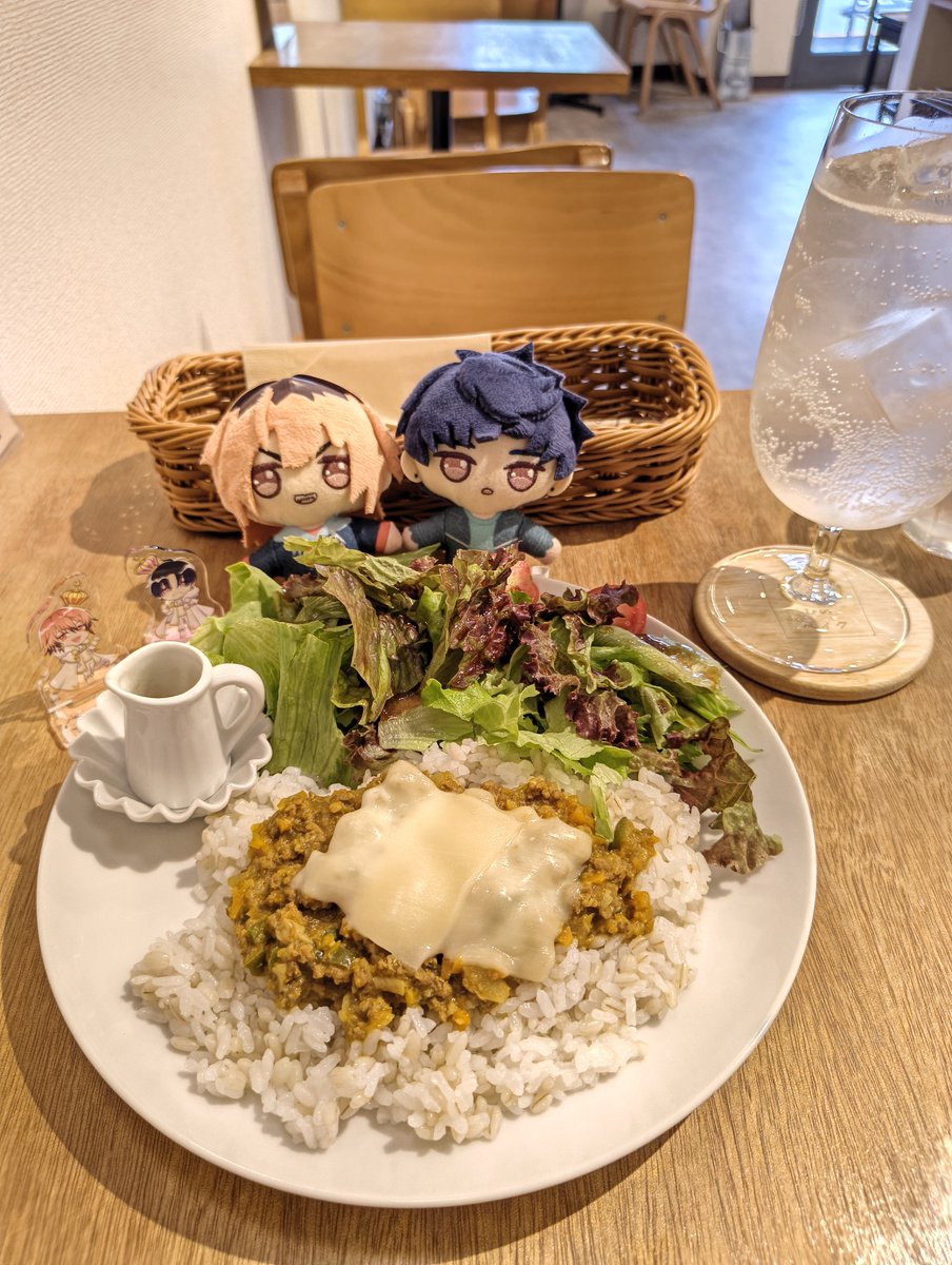 mk65827329's tweet photo. ドライカレー🍛と桃🍑ソーダ🥤 https://t.co/0LPQiTvCZu