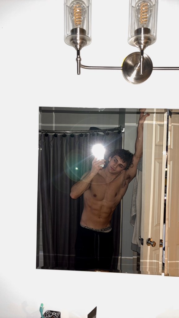 Onlybrad9's tweet photo. Flash on
Check my profile for private link 😉 https://t.co/riQ4wN1WVc