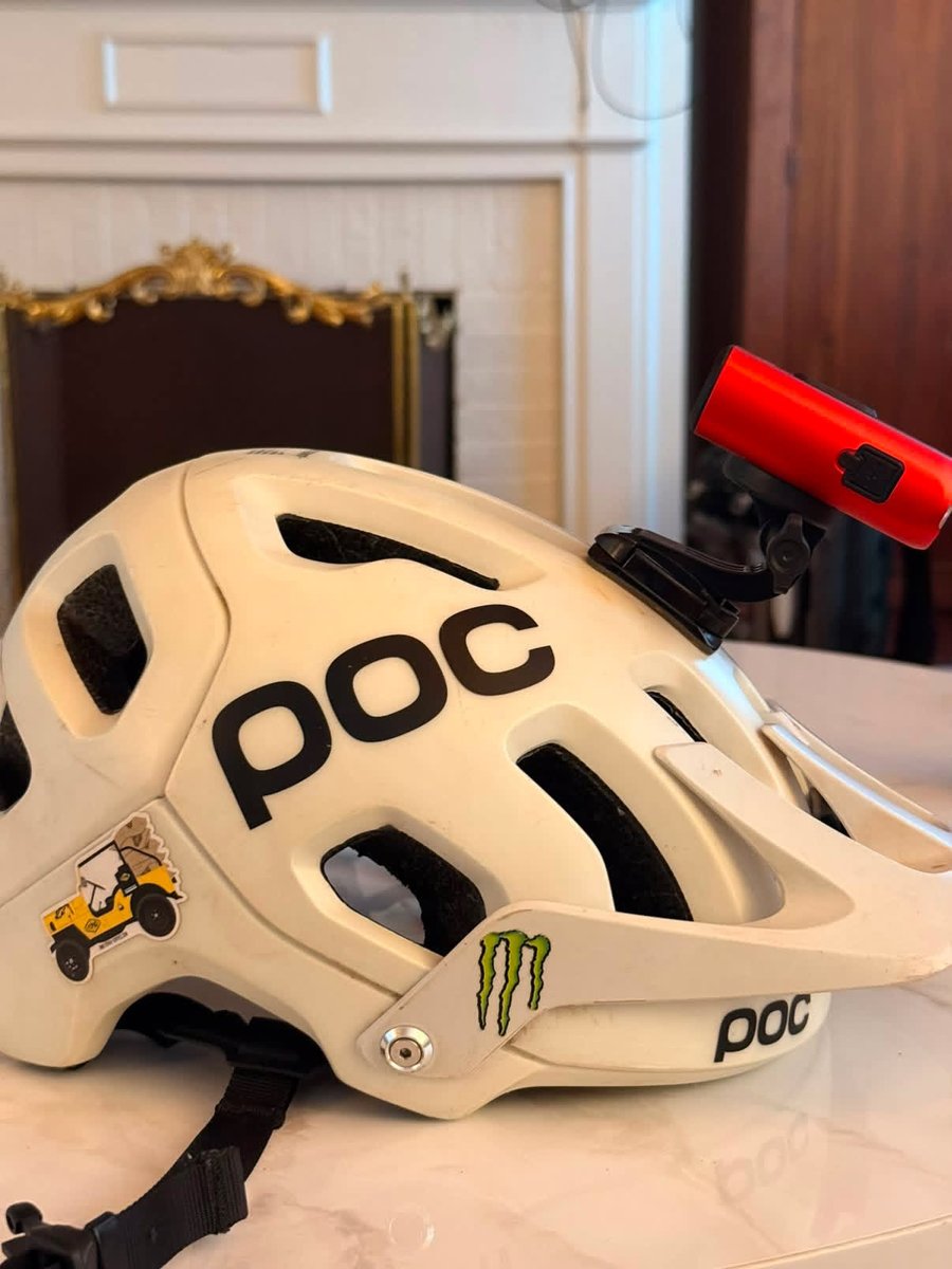 TowildSports's tweet photo. Thankyou IG @alejoduranbmx 

TOWILD BL900に、新しい第4の装着スタイルが誕生しました。
 ヘルメットライトとしての使用方法です。 🔦
さまざまな取り付け方法に対応するBL900は、街乗りからナイトライドまで、あらゆるシーンでライダーをサポートします。
#TOWILD #サイクリング #自転車ライト https://t.co/XPl5TPFzQt