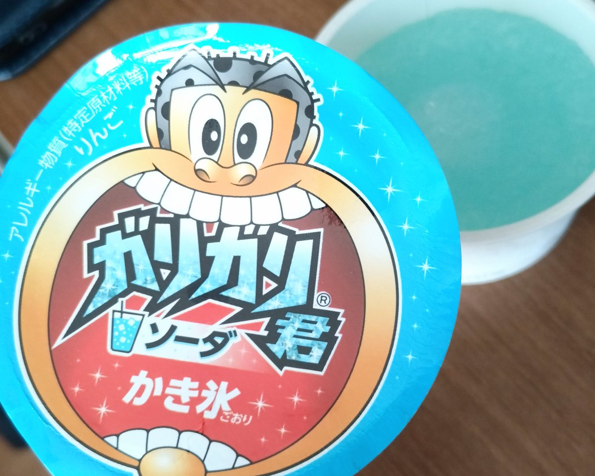 dragonmegane's tweet photo. これ、ホンっトーーーに良いものだから、全ての医療、介護の現場で採用して欲しい！
硬すぎなくて、量も丁度良くて、ちゃんとガリガリする。喉が渇いたけど水ガブガブ飲めない人に超オススメ！普通の奴だと解けて落ちちゃうし食介も楽です。

私の職場には、私が紹介して採用してもらいました。ドヤ。 https://t.co/WiyyDkSD5L