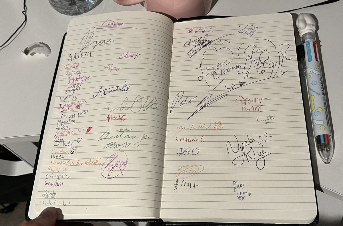 RazorxJ's tweet photo. Yooooo thanks everyone for signing my #OffkaiGen5 yaoi note :3 #offkai https://t.co/0KOlzNZ2oy