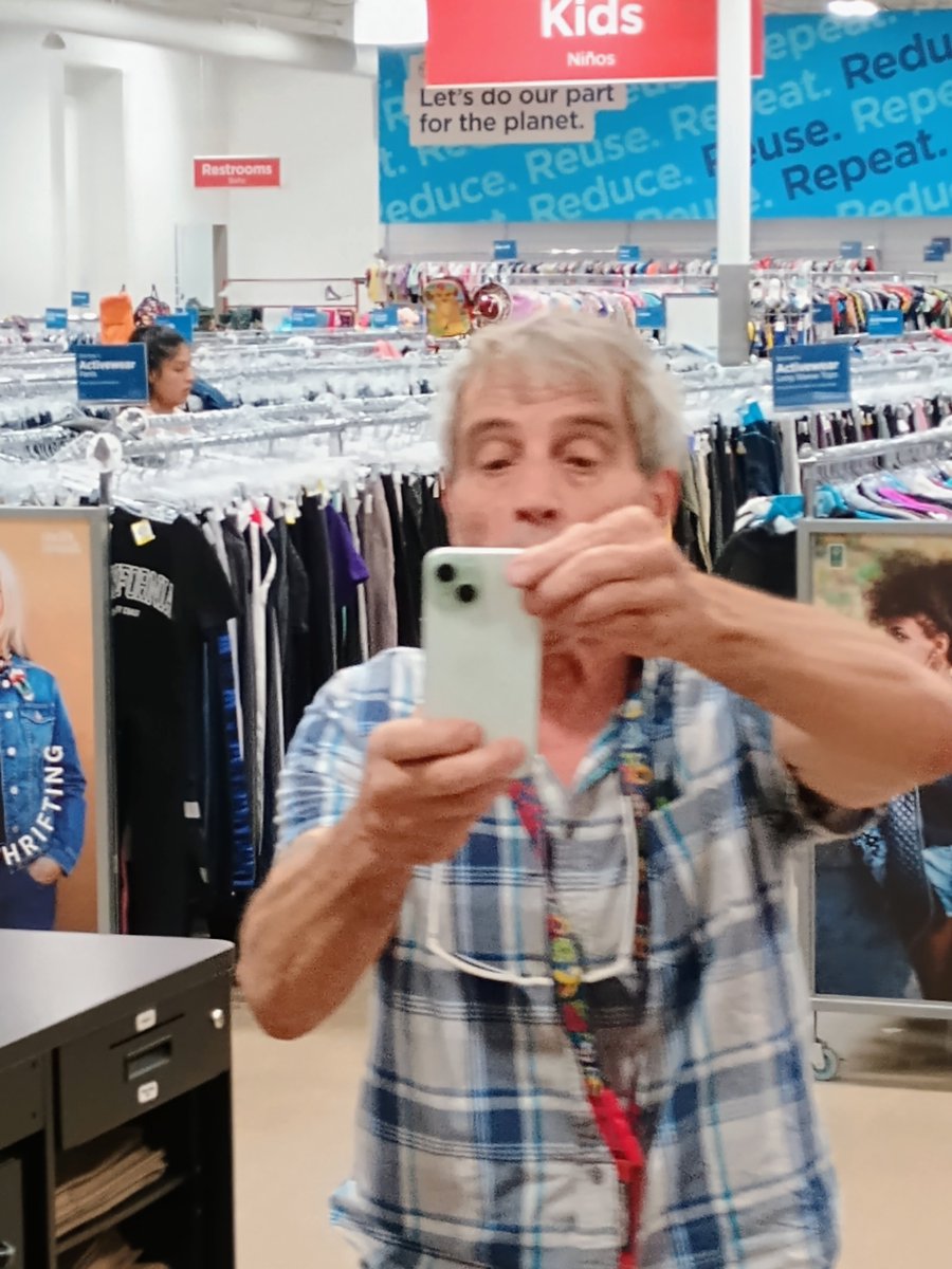 Freddwalkem5's tweet photo. Ya'll know this piece of shit he likes to listening on people's phone conversation then go back and tell lies on them https://t.co/CjJfXKvfiB