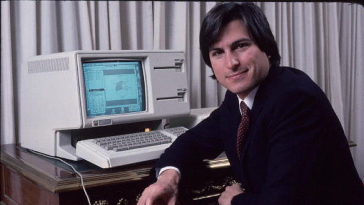 28sagaaa's tweet photo. アップル $AAPL 終値、時価総額5兆ドル目前まであと約50億ドル差 初の大台乗せならず https://t.co/q2zm2T4q8b