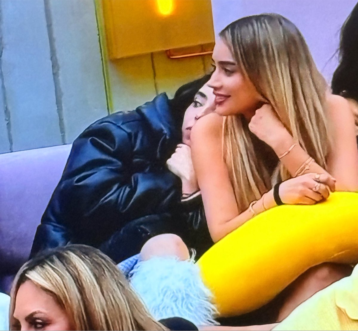 souldesak's tweet photo. Las mujeres de esta temporada colaboran mucho para inventar rumores jajaja https://t.co/S3xeIC26Yo