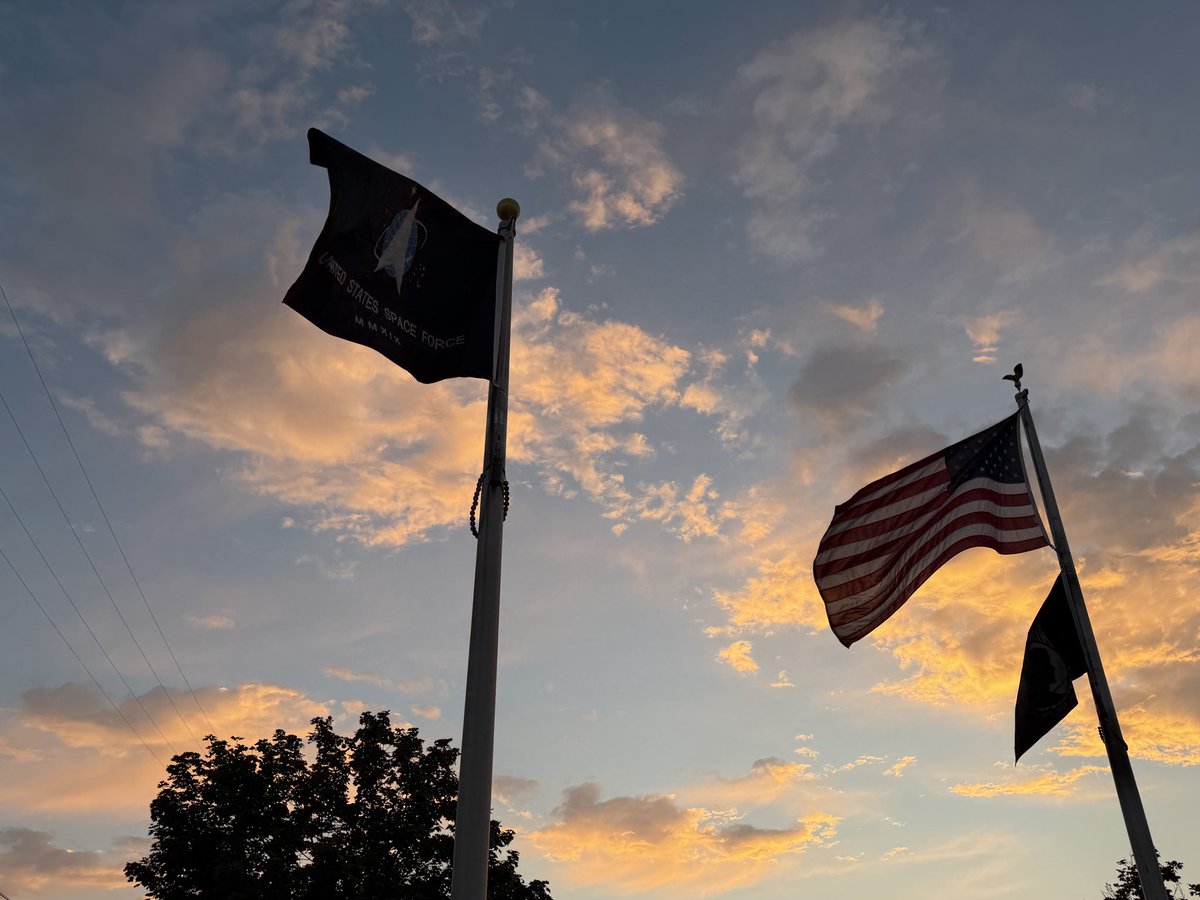 WaitWhat's tweet photo. I'm grateful for our country. https://t.co/r34tJIDcp6