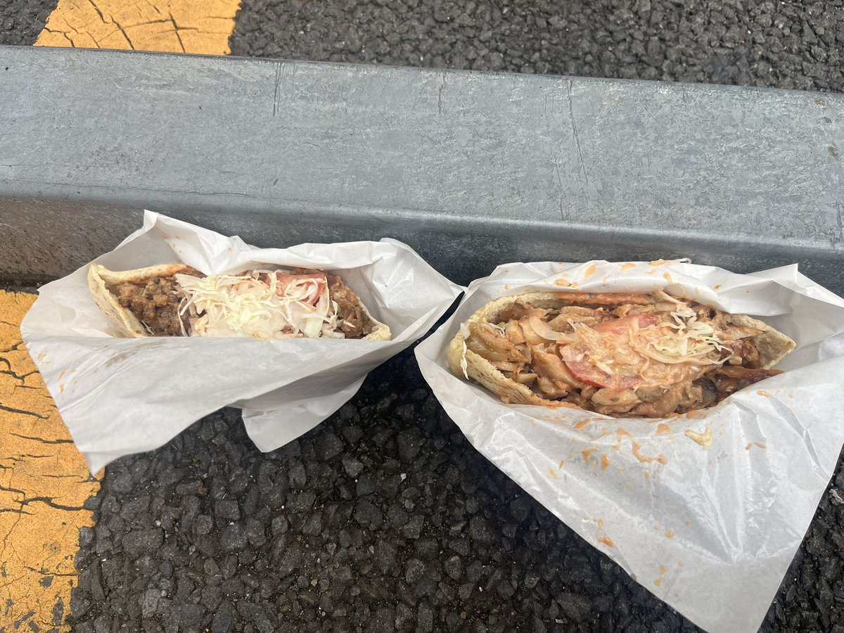 OOPSOPBR's tweet photo. 映えスポ下手ですみません🙇‍♂️
ケバブ2個逝ってきます🥙🐴✨️ https://t.co/GMfjpcn5C5