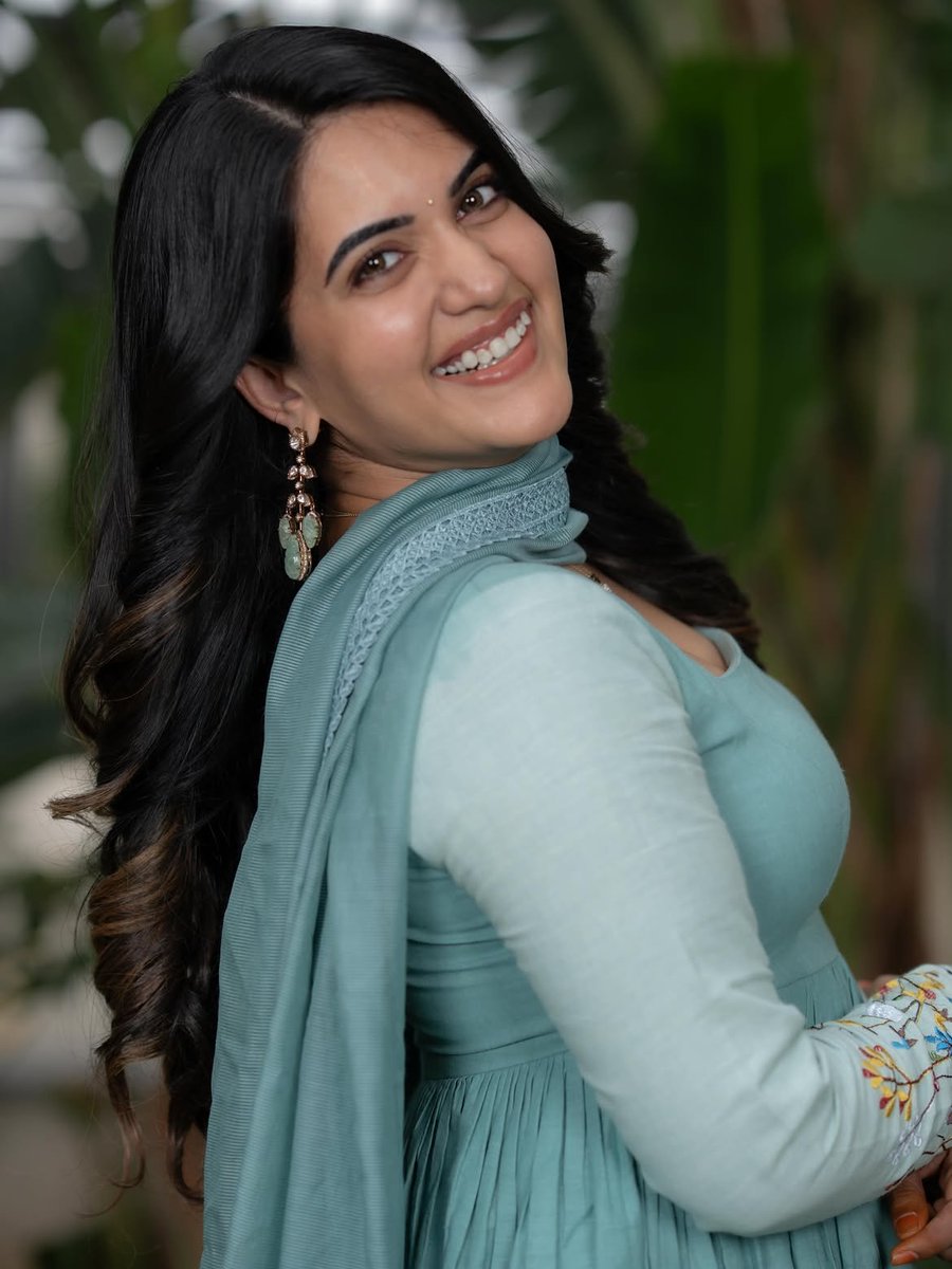 OnlyHeroines's tweet photo. Sravanthi Chokarapu 😻 https://t.co/8yE2iLL2Hb