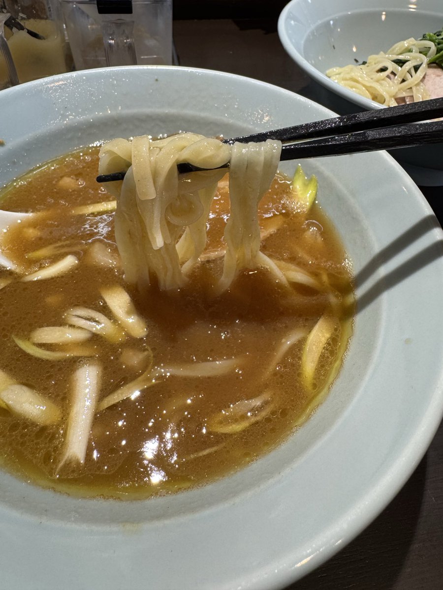 1020moco's tweet photo. ラーメンななし
つけ麺（限定C）

ななしさんの豚骨醤油つけ麺はやっぱり絶品😋
いつものトッピングチャーシューは今回煮豚で🐷
スープまで完飲しそうになりましたが我慢💦

大満足でごちそうさまでした✨ https://t.co/wyzDCCmjK8