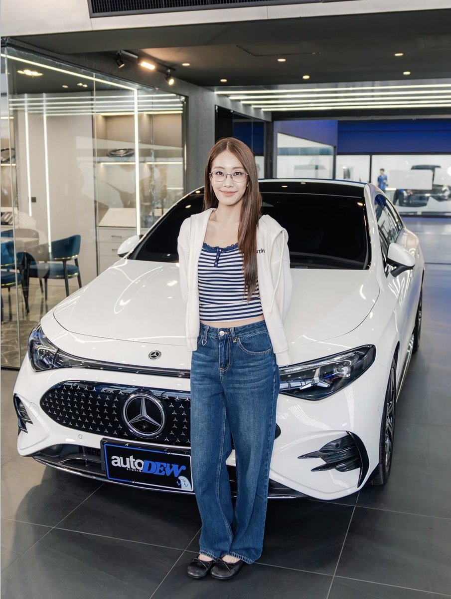 maleekinkaidip's tweet photo. คนสวยไปติดฟิล์มรถเห็นเเล้วก็ภูมิใจ🥺🤲🏻 แล้วสวยมากอ่ะชีสวยทุกการกระทำจริง https://t.co/t2ncjvIvI6