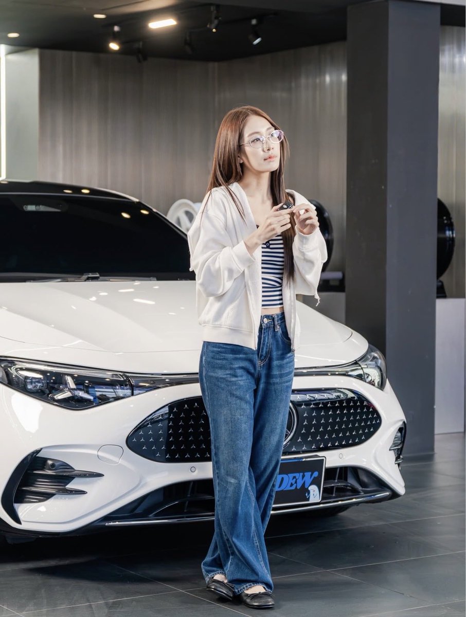 maleekinkaidip's tweet photo. คนสวยไปติดฟิล์มรถเห็นเเล้วก็ภูมิใจ🥺🤲🏻 แล้วสวยมากอ่ะชีสวยทุกการกระทำจริง https://t.co/t2ncjvIvI6