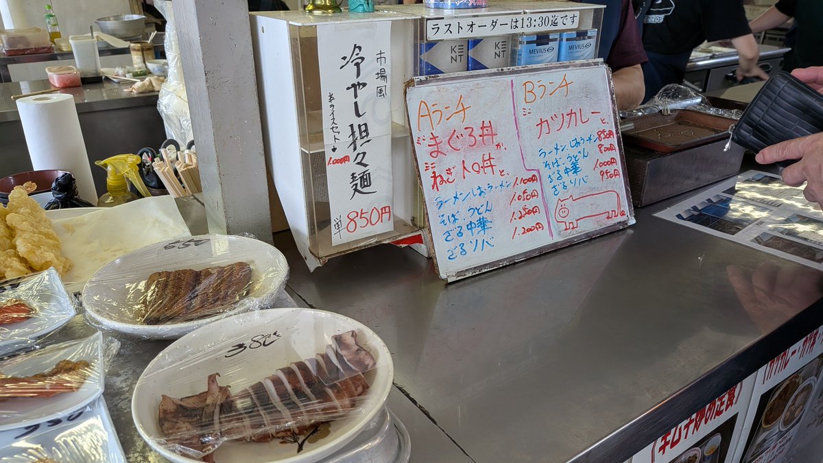 abebemaben's tweet photo. 市場食堂
ウニ丼たべたいが我慢！w
Aランチまぐろざる中華
間違いなし！ https://t.co/fP9FDj9rVl