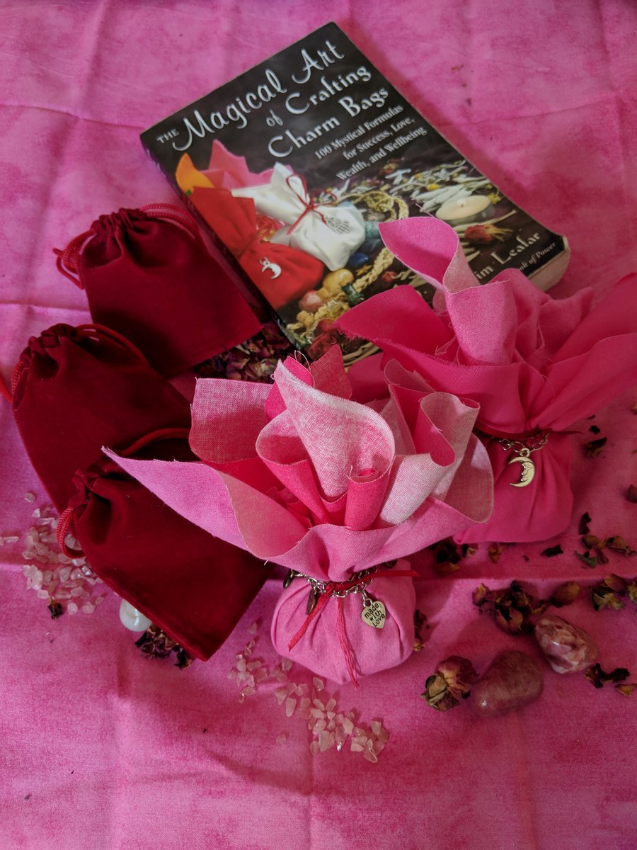 ElhoimLeafar's tweet photo. The Magical Art of Crafting Charm Bags: 100 Mystical Formulas for Success, Love, Wealth, and Wellbeing.
Published in July, 2017.

Available here: https://t.co/RQZB1lf6MD and here: https://t.co/OJAD8mupfx 

#witches #esotericbooks #witchythings #witchystuff https://t.co/ajaGvUJiNa