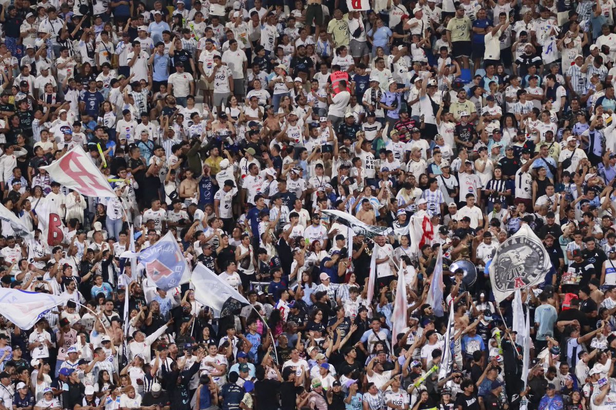 AlianzaFC_sv's tweet photo. ¡Las noches mágicas del “Coloso” te esperan! 🤩🙌🏼🅰️

La promoción aplica para quienes ya compraron su boleto, quienes lo adquieran HOY y quienes lo compren MAÑANA. 🎟️

Asegura tus boletos en el siguiente enlace:
🔗 https://t.co/AVHWnYms2m 👈🏼

⚠️ OJO: El día del partido se aplicará el precio normal. 👈🏼

#AlianzaFC 🅰️