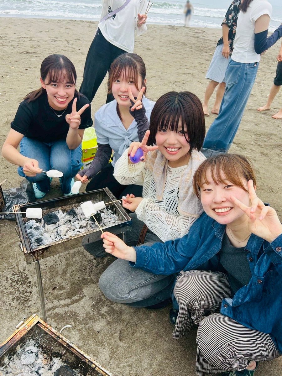 AkitaMedST's tweet photo. 7月20日海の日🏝️に下浜海水浴場にてBBQを行いました✨

部員みんなでおしゃべりをしながらお肉や野菜、マシュマロ等を焼いたり、海で遊んだりとワイワイ楽しく過ごすことができました☺️💕 https://t.co/aMUrxaJT7M