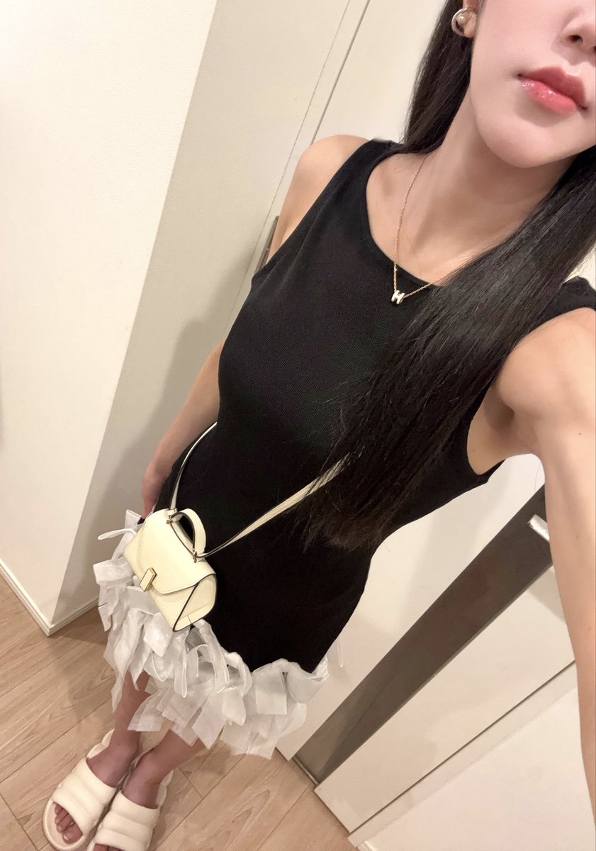 aoxyua_kitsune's tweet photo. OOTD 🎠🤍🖤
#eimyistoire
#valextra
#MIKIMOTO https://t.co/lmjMG6pOB3