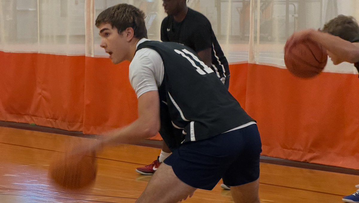 Riley_Galmarini's tweet photo. BGSU Camp Year 2! Huge thanks to Coach Simon and the rest of the coaching staff for the opportunity to come back again this year. #ayziggyzoomba #gofalcons @BGSUMBB https://t.co/uqjpWWf4nq