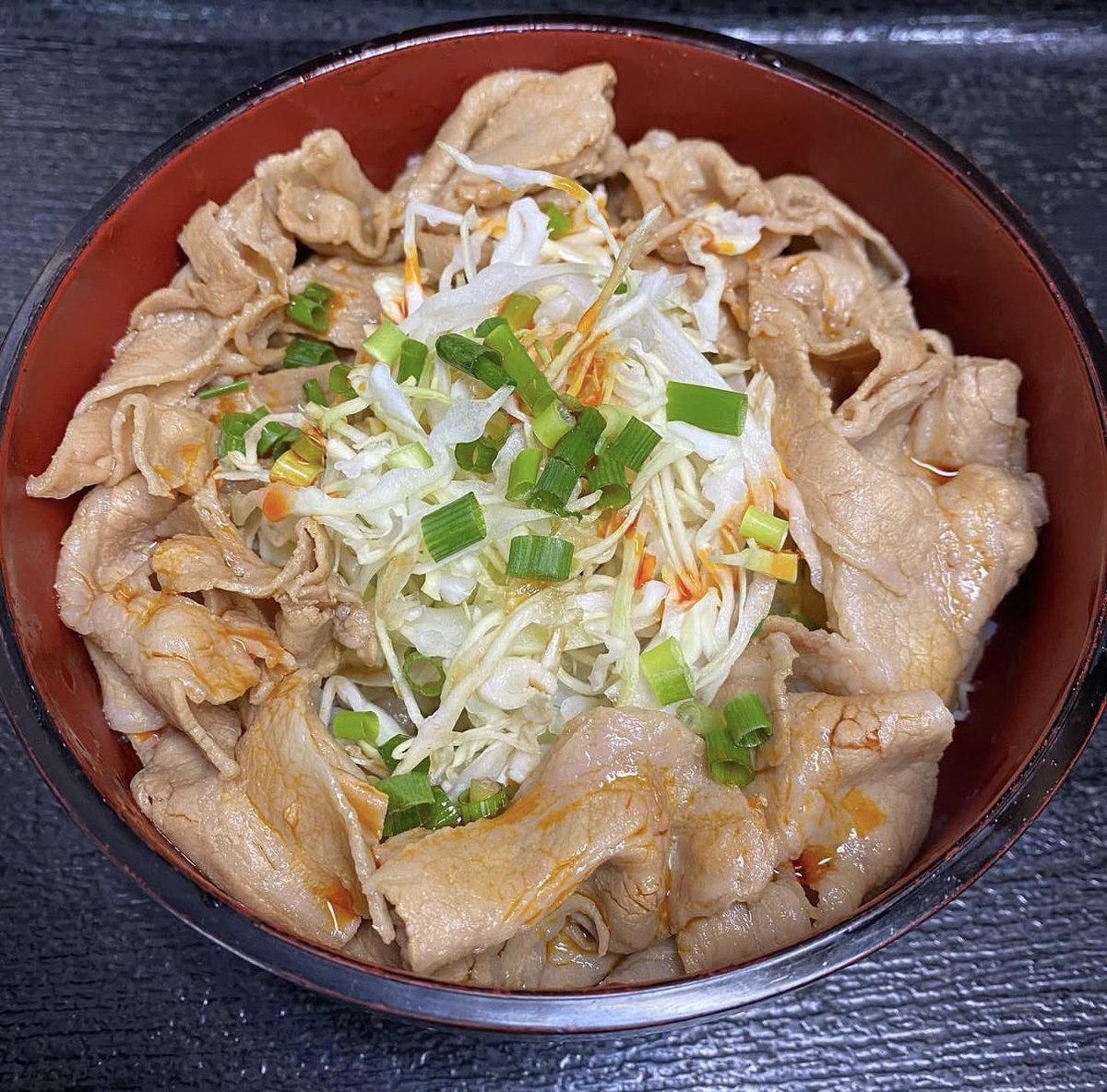 kakiya_soba's tweet photo. 今週のどんぶりは
（ ピリ辛ぶた丼 ） です … ！

#そば処柿屋 #蕎麦 
#RT拡散希望 https://t.co/kGP6tWGPKu