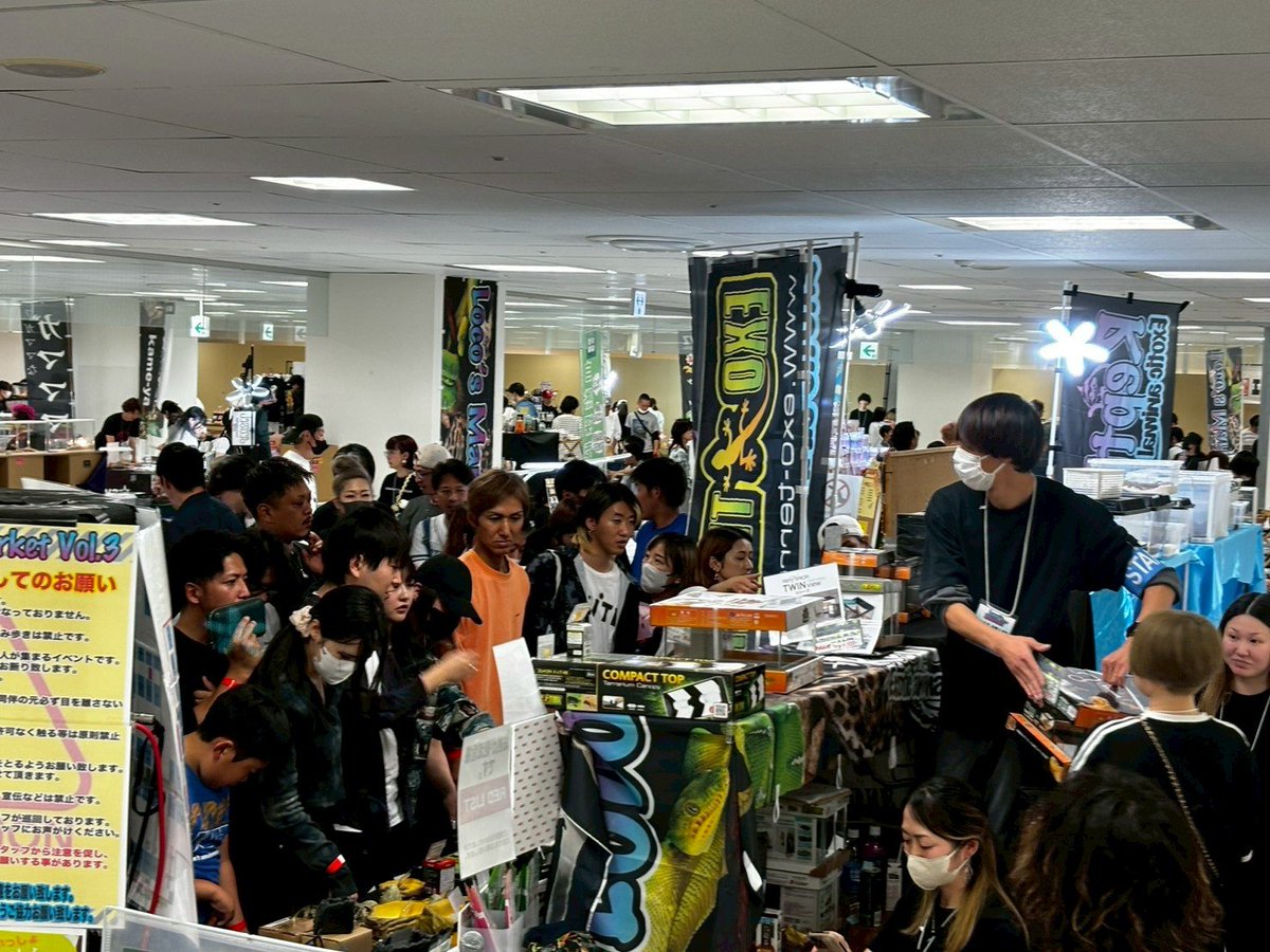 Locomake's tweet photo. ロコズマーケットvol.5 開催のお知らせ
地域密着型のワクワクするイベント「ロコズマーケット」が、今回で記念すべきvol.5を迎えます
希少な個体との出会いや、飼育用品の相談など、初心者の方からベテランの方まで楽しめる内容となっております。
8月２日はロコマケで熱くなりましょう！
#ロコマケ https://t.co/ZnAYalayjA